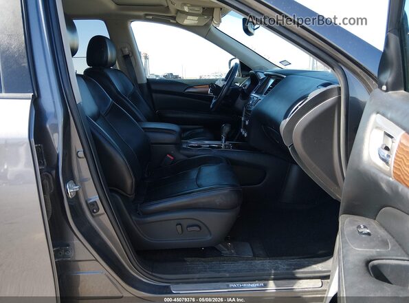 5N1DR2MN8HC677280 2017 NISSAN PATHFINDER Gray Front interior view