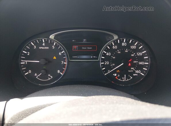 5N1DR2MN8JC648805 2018 NISSAN PATHFINDER Black Widok tylnych siedzeń