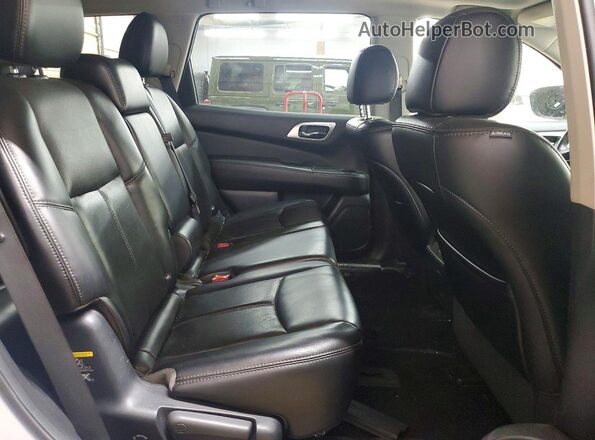 5N1DR2MN9HC617914 2017 NISSAN PATHFINDER Silver Widok wnętrza z tyłu