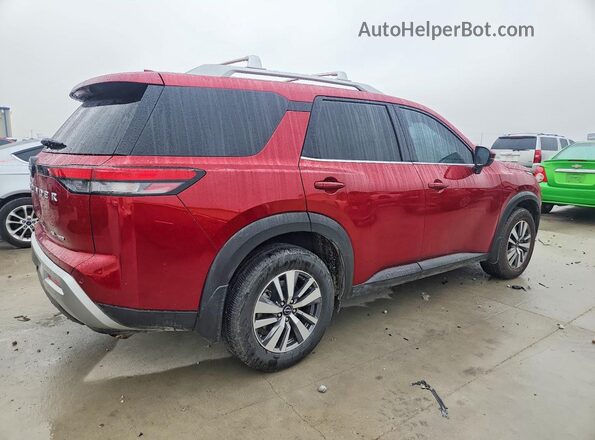 5N1DR3CC1PC221352 2023 NISSAN PATHFINDER Maroon Trasero derecho