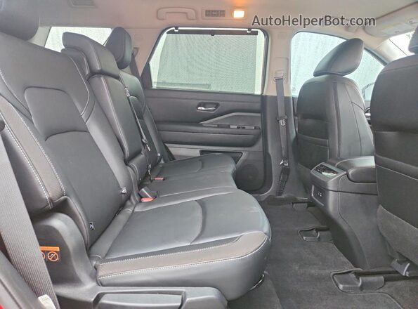 5N1DR3CC1PC221352 2023 NISSAN PATHFINDER Maroon Vista interior trasera