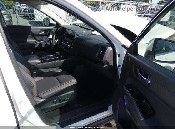 5N1DR3CC3RC201932 2024 NISSAN PATHFINDER White Vista interior delantera