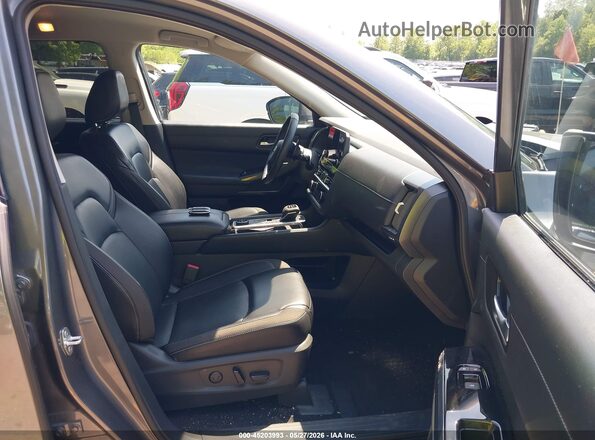 5N1DR3CC6PC256940 2023 NISSAN PATHFINDER Серый Вид салона спереди