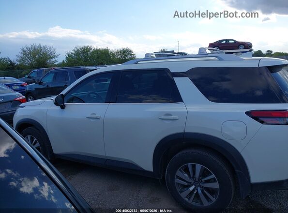 5N1DR3CC9PC219977 2023 NISSAN PATHFINDER White Widok wnętrza 360 stopni