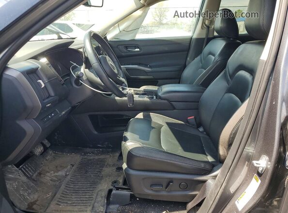 5N1DR3CD3PC225413 2023 NISSAN PATHFINDER Gray Widok wnętrza z przodu