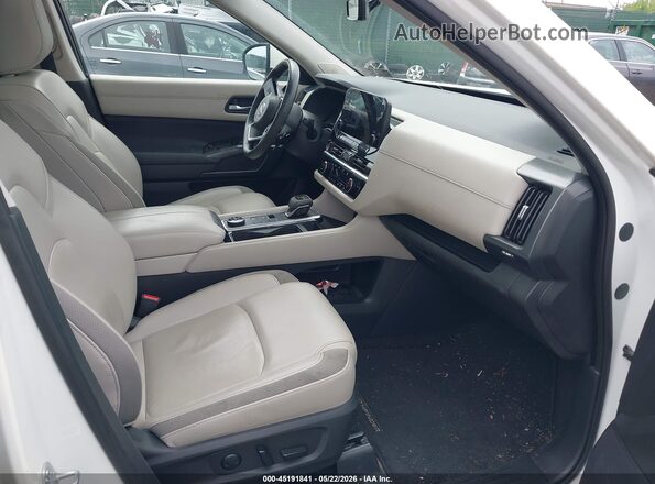 5N1DR3CD6PC228578 2023 NISSAN PATHFINDER Белый Вид салона спереди