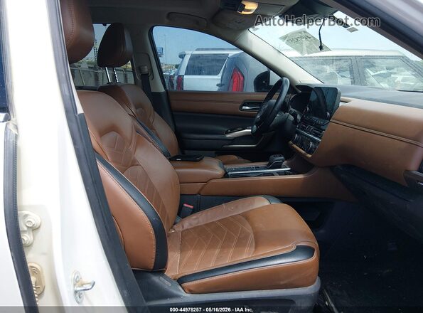 5N1DR3DH3PC276539 2023 NISSAN PATHFINDER White Front interior view