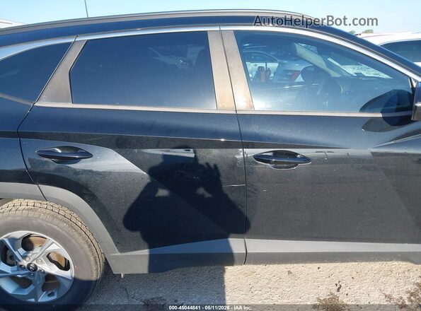 5NMJB3AE4NH039093 2022 HYUNDAI TUCSON Black Սալոնի հետևի տեսք