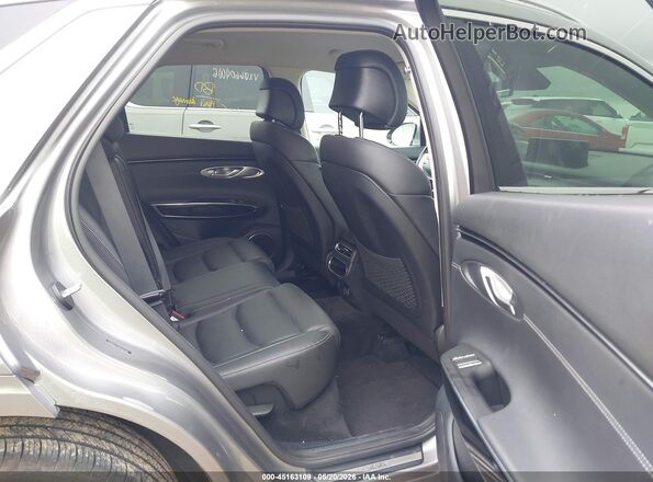 5NMMADTB6SH033395 2025 GENESIS GV70 Silver VIN կոդի պիտակի տեսք