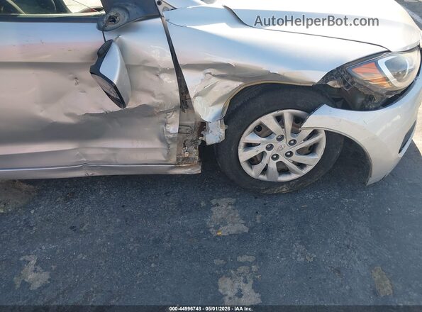 5NPD74LF0JH336398 2018 HYUNDAI ELANTRA Серебряный Вид спереди