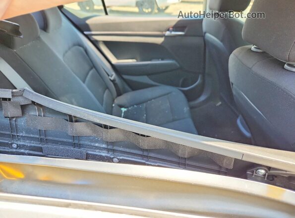 5NPD74LF0KH469356 2019 HYUNDAI ELANTRA Серебряный Вид задних сидений