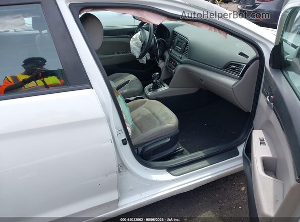 5NPD74LF1HH195206 2017 HYUNDAI ELANTRA Белый Вид салона спереди
