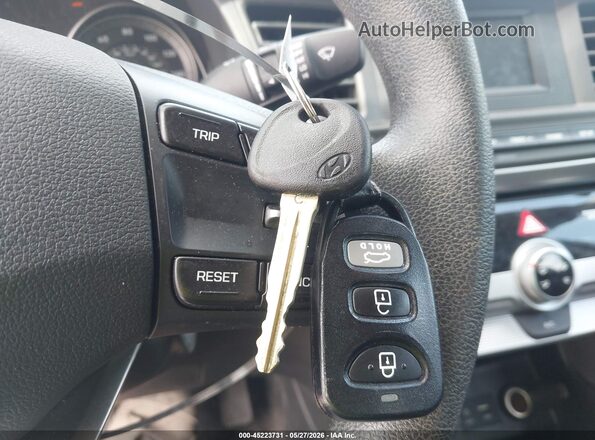 5NPD74LF1KH446183 2019 HYUNDAI ELANTRA Silver Dashboard view