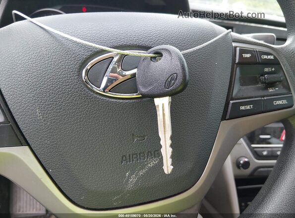 5NPD74LF2HH172159 2017 HYUNDAI ELANTRA Серый Вид панели приборов