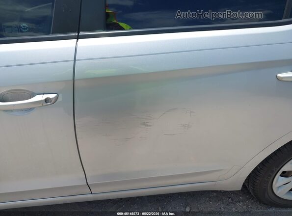 5NPD74LF3JH260093 2018 HYUNDAI ELANTRA Серебряный Вид спереди