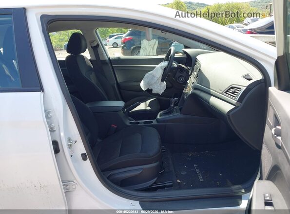 5NPD74LF3JH286919 2018 HYUNDAI ELANTRA Белый Вид салона спереди