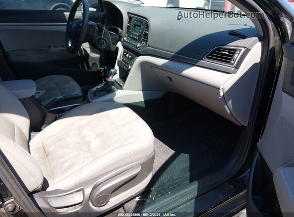 5NPD74LF6JH350936 2018 HYUNDAI ELANTRA Green Вид салону спереду