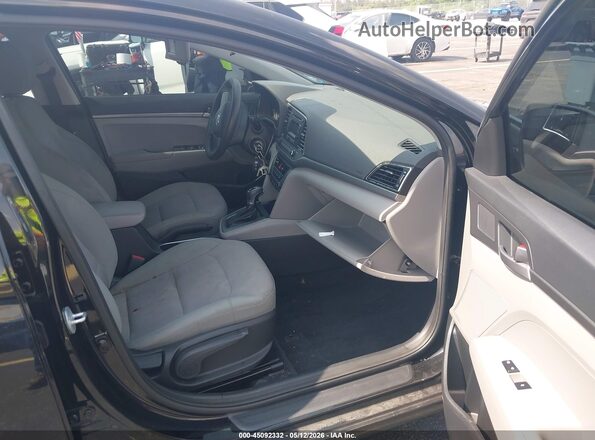 5NPD74LF9HH082829 2017 HYUNDAI ELANTRA Черный Вид салона спереди