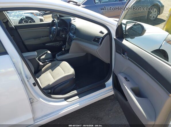 5NPD74LF9HH146044 2017 HYUNDAI ELANTRA Белый Вид салона спереди