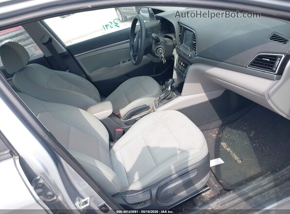 5NPD84LF0HH067648 2017 HYUNDAI ELANTRA Silver Вид салону спереду