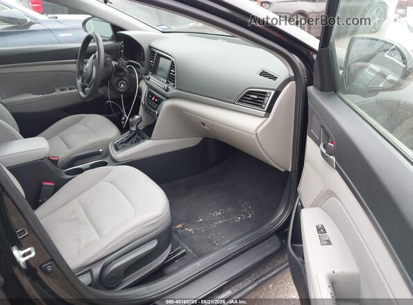 5NPD84LF0JH268245 2018 HYUNDAI ELANTRA Черный Вид салона спереди
