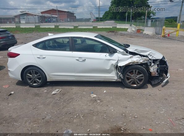5NPD84LF1HH026350 2017 HYUNDAI ELANTRA White Widok wnętrza z tyłu