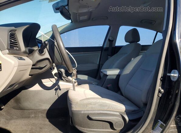 5NPD84LF1JH377832 2018 HYUNDAI ELANTRA Black Front interior view