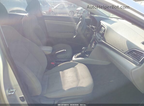 5NPD84LF2HH095659 2017 HYUNDAI ELANTRA Silver Вид салону спереду