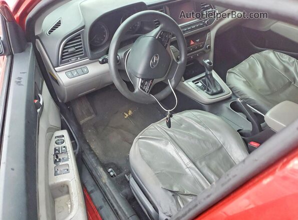 5NPD84LF2JH308132 2018 HYUNDAI ELANTRA Красный Вид панели приборов