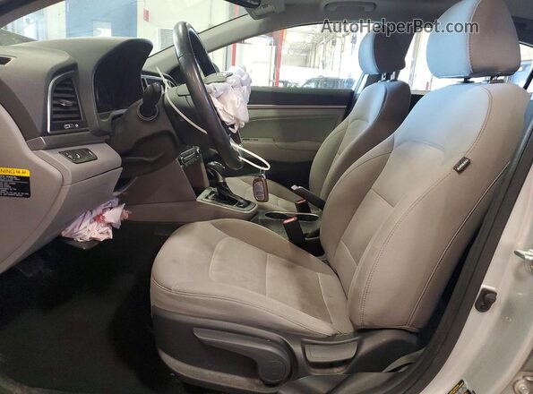 5NPD84LF2JH320443 2018 HYUNDAI ELANTRA Silver Вид салону спереду
