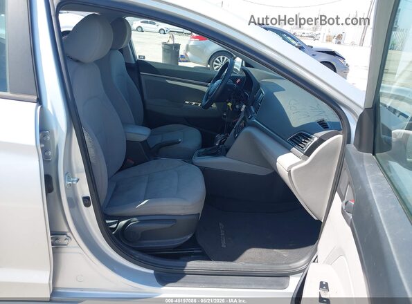 5NPD84LF3HH006018 2017 HYUNDAI ELANTRA Silver Widok wnętrza z przodu