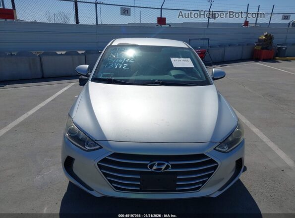5NPD84LF3HH006018 2017 HYUNDAI ELANTRA Silver Widok wnętrza z tyłu