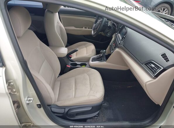 5NPD84LF4HH178784 2017 HYUNDAI ELANTRA Silver Vista interior delantera