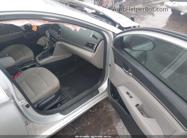 5NPD84LF4JH322355 2018 HYUNDAI ELANTRA Silver წინა სალონის ხედი