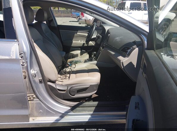 5NPD84LF5HH001063 2017 HYUNDAI ELANTRA Silver წინა სალონის ხედი