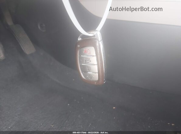 5NPD84LF5HH120621 2017 HYUNDAI ELANTRA Серебряный Вид панели приборов