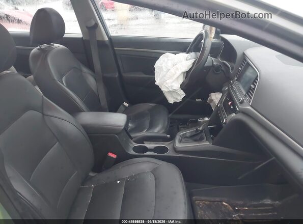 5NPD84LF6HH022102 2017 HYUNDAI ELANTRA Серебряный Вид салона спереди