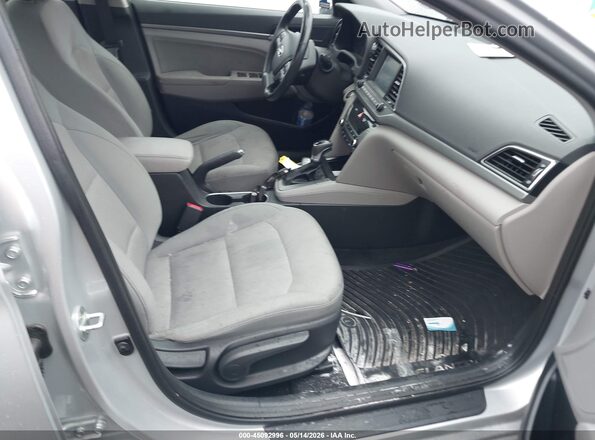 5NPD84LF6HH024142 2017 HYUNDAI ELANTRA Silver Widok wnętrza z przodu