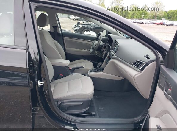 5NPD84LF6HH025713 2017 HYUNDAI ELANTRA Черный Вид салона спереди