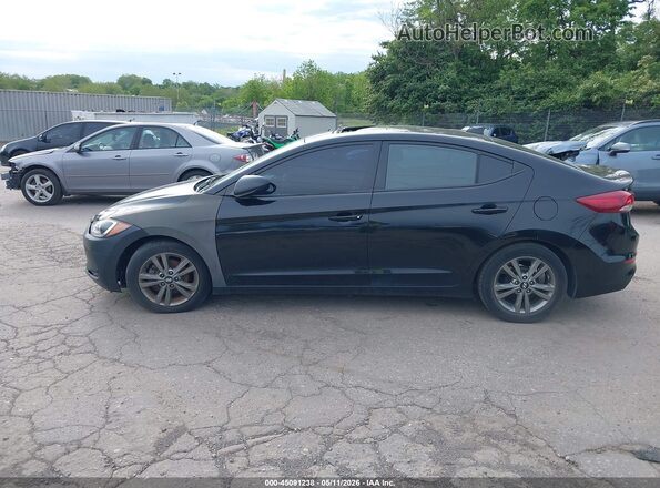 5NPD84LF6HH206732 2017 HYUNDAI ELANTRA Black Սալոնի հետևի տեսք