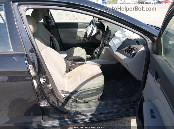 5NPD84LF6JH349685 2018 HYUNDAI ELANTRA Черный Вид салона спереди
