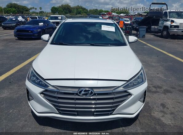 5NPD84LF6LH608260 2020 HYUNDAI ELANTRA Белый Вид панели приборов