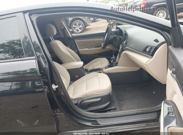 5NPD84LF7HH171411 2017 HYUNDAI ELANTRA Черный Вид салона спереди
