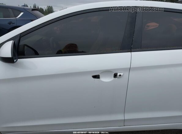5NPD84LF7HH176656 2017 HYUNDAI ELANTRA White 
