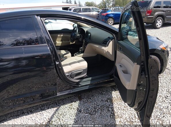 5NPD84LF7JH228793 2018 HYUNDAI ELANTRA Black წინა სალონის ხედი