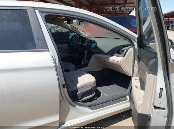 5NPD84LF8HH041332 2017 HYUNDAI ELANTRA Silver Вид салону спереду