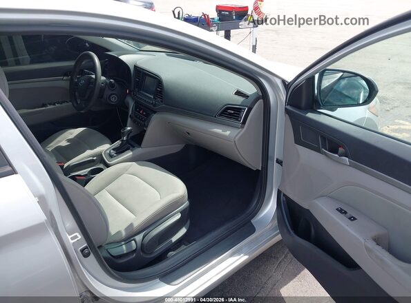 5NPD84LF8HH188234 2017 HYUNDAI ELANTRA Серебряный Вид салона спереди