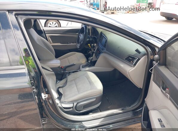 5NPD84LF9HH035782 2017 HYUNDAI ELANTRA Black წინა სალონის ხედი