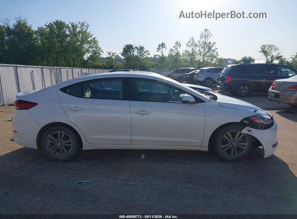 5NPD84LF9HH134540 2017 HYUNDAI ELANTRA White Widok wnętrza z tyłu