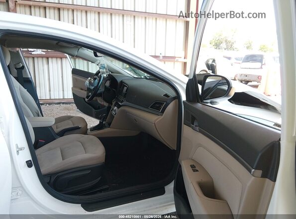 5NPD84LF9JH249774 2018 HYUNDAI ELANTRA Белый Вид салона спереди